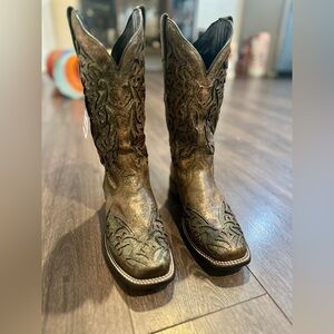 J.b. Dillion reserve brown boots.